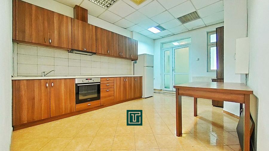 Spațiu de birouri / apartament cu 3 camere de închiriat – Arad