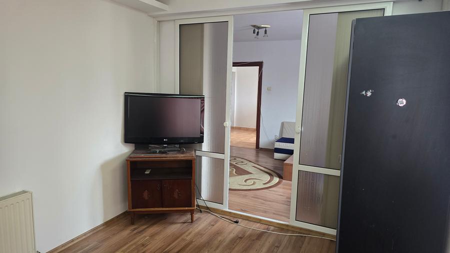 Vand apartament 3 camere in Deva, zona Piata Victoriei, etaj 3, mobilat