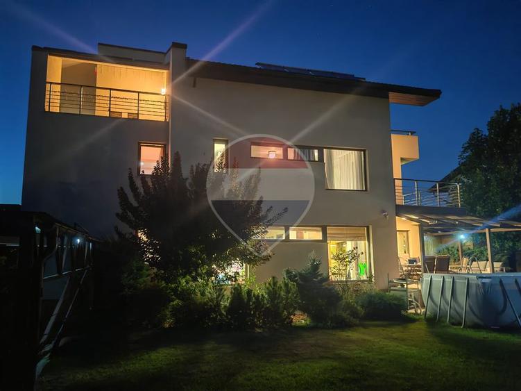 Casă / Vilă premium cu 6 camere de vânzare in Brasov