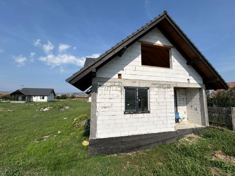 Casa de vanzare 136 mp, 820 teren , Zona Totoi