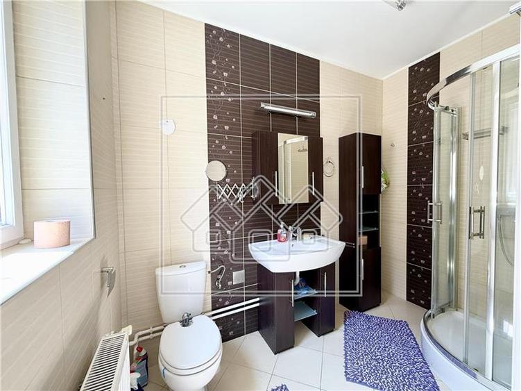 Apartament cu 4 camere si 2 bai - etaj 1 - Piata Habermann