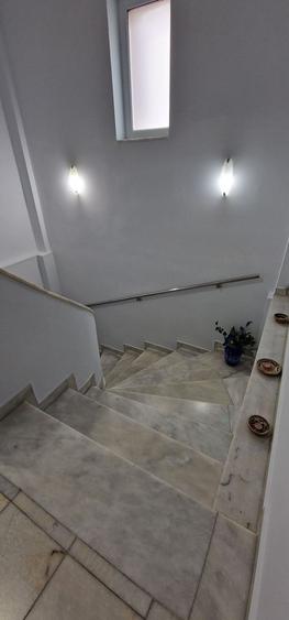 Coiciu, o vila construita pe cadre de beton, bine compartimentata.