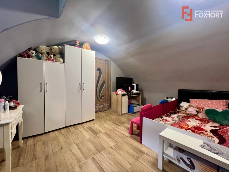 Apartament 3 camere la curte comuna de vanzare, zona Traian