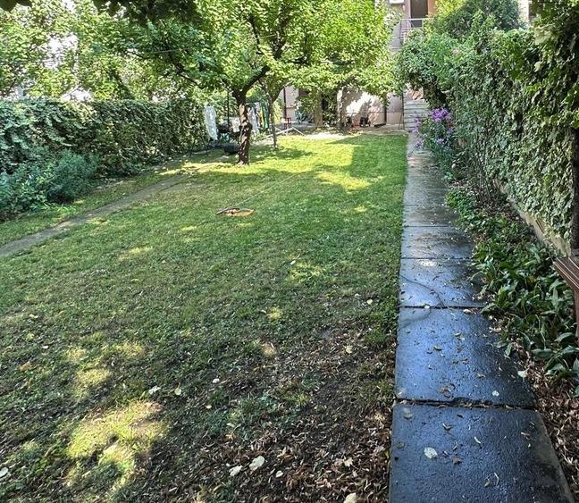 PARTER in vila,curte proprie,grădină,garaj
