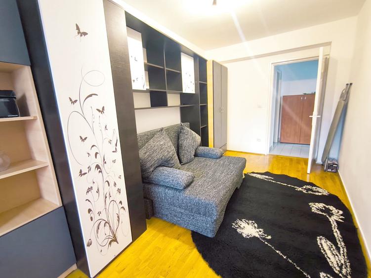 B-dul Garii, apartament cu 3 camere, loc de parcare.