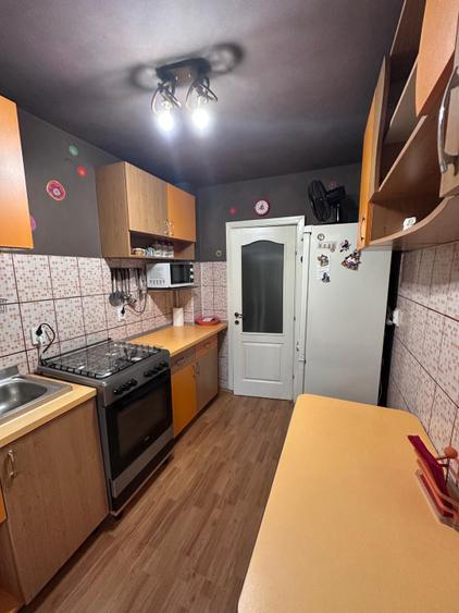 Apartament 3 camere, 66 m, etaj 2/4 – gata de mutat, zonă liniștită, langa Palas