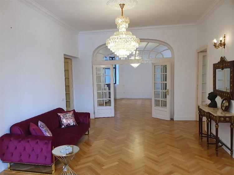 Apartament spatios, reprezentativ, office.