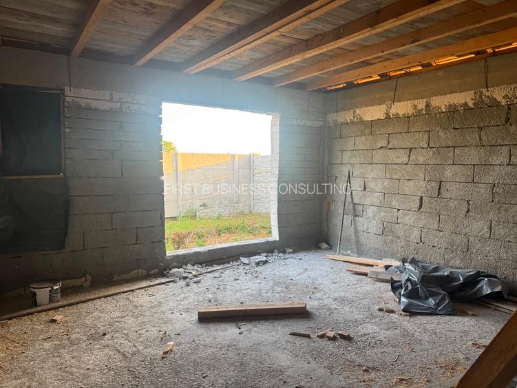 Casa Peris  zona Cocioc  (Nefinalizata) , langa terenul de Golf Bucharest - 13