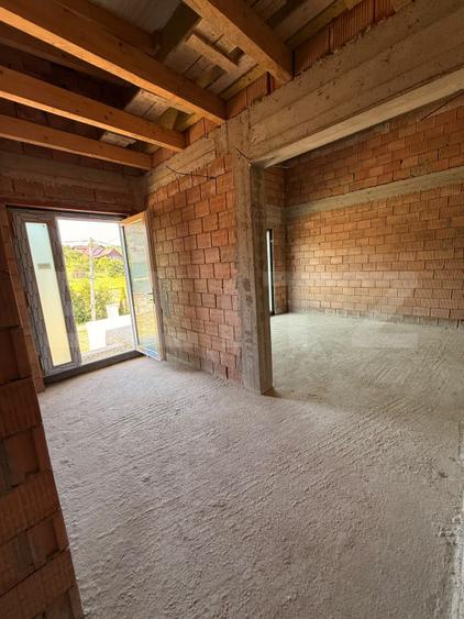 Casa de vanzare, 115 mp, zona Corunca