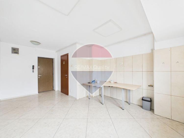 Apartament cu 3 camere de vanzare - Spatiu de birou - Rond Alba Iulia - 11