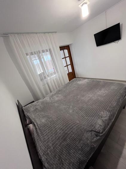 Casa de vanzare, zona palas, 195mp teren, 4 camere, 2 bai, 2 bucatarii, renovata