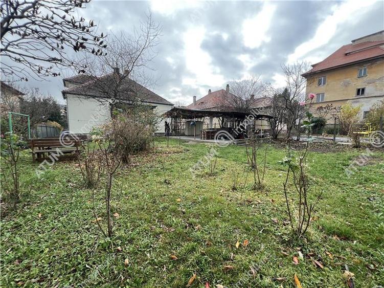 Casa individuala cu 4 camere si teren 900 mp zona Calea Poplacii