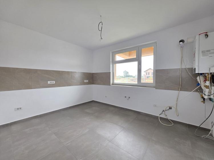 Duplex nou, 118 mp utili, teren 250 mp, toate utilitățile ,Stupini Brasov