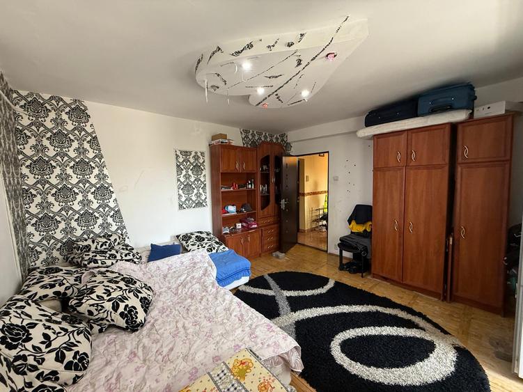 Apartament 2 camere, decomandat, zona Mihai Eminescu