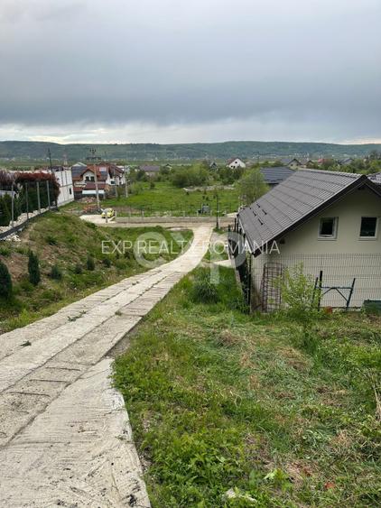 PANORAMĂ UNICĂ! Teren 807 mp la liziera pădurii – Bascov | Utilități la limită | - 3
