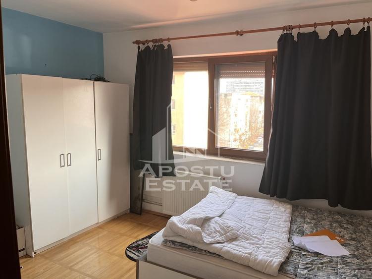 Apartament 2 camere, semidecomandat, etaj intermediar, Dambovita