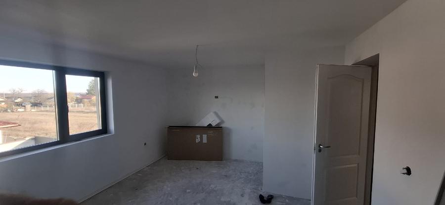 Casă 3 camere, pivniță, curte 464mp
