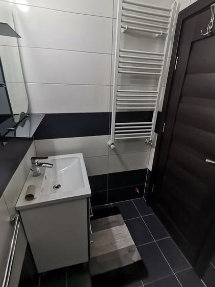 INCHIRIEZ apartament 2 camere ,recent renovat,zona Mihai Viteazul