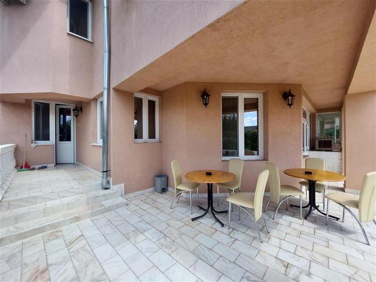 Casa cu 13 camere, pentru activitati diverse, in Micalaca