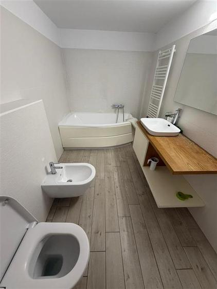 Apartament 3 Camere, Tractorul-Coresi