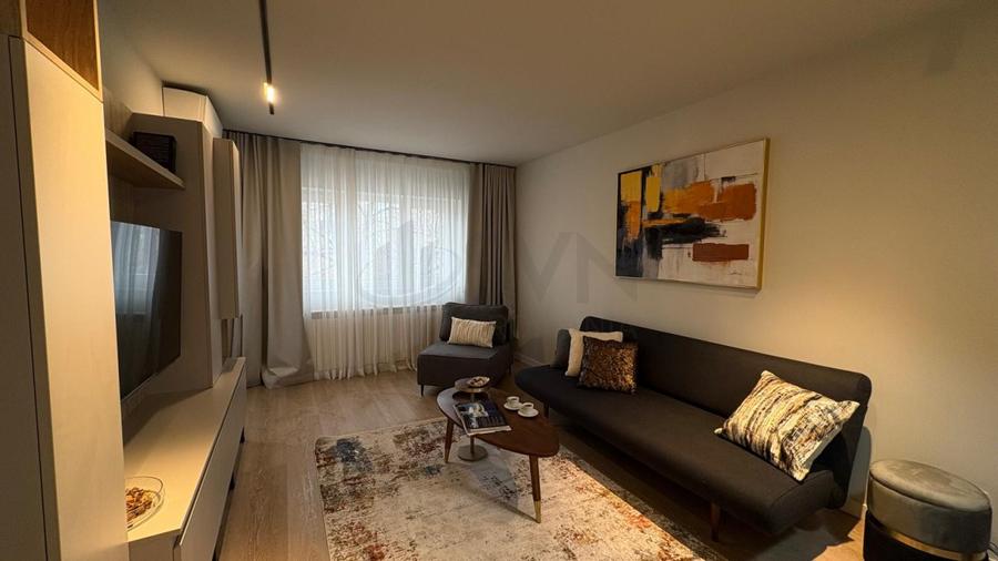 REA1028922 Ap Prima inchiriere bloc din 1986 scara blocului proaspat renovata