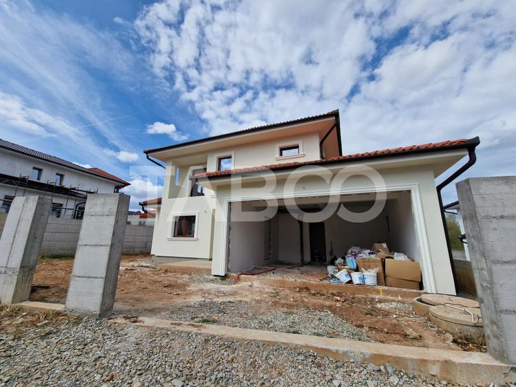 Casa individuala de vanzare cu teren, terasa, garaj si curte Selimbar