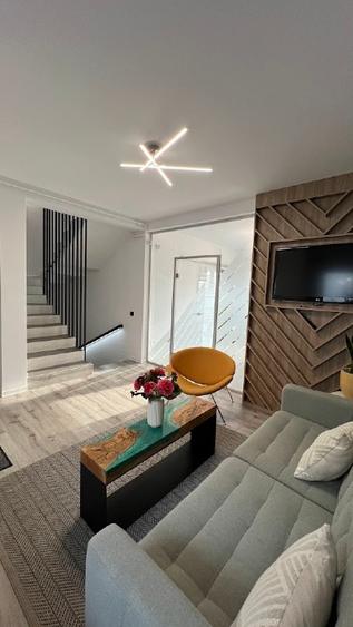 Spațiu de birouri premium de închiriat – 4 încăperi + curte, sală de conferință