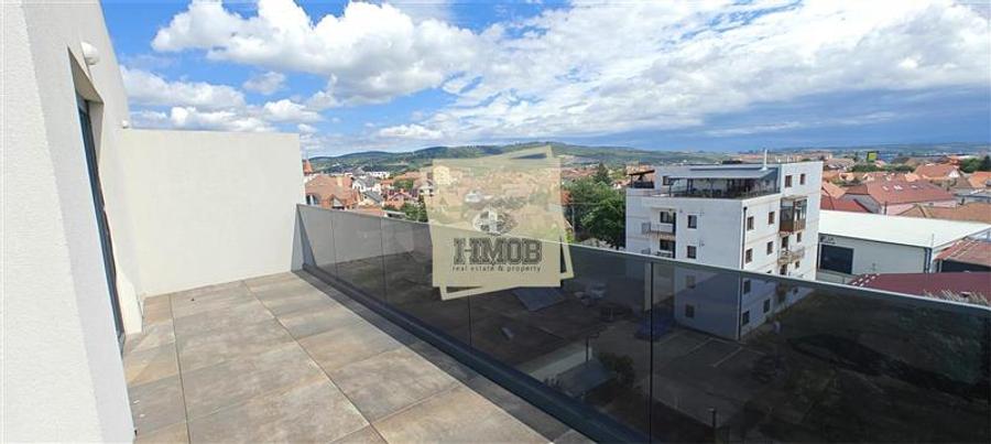 Penthouse cu 3 camere 3 bai si terasa 88 mp in zona Lazaret