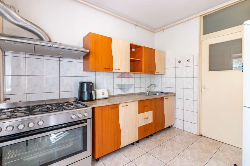 Apartament cu 3 camere de vânzare în zona Nerva Traian / Vlad Dracul