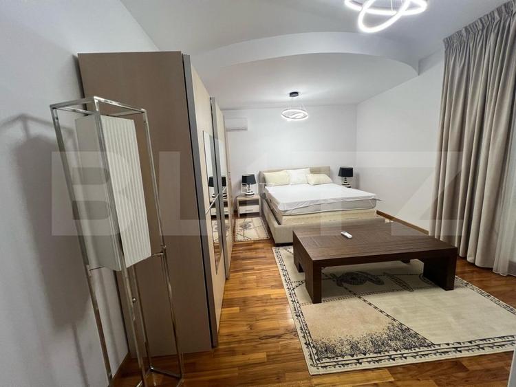 Reședință impunătoare, 6 camere, 430 mp și un teren de 730 mp, zona Cetate