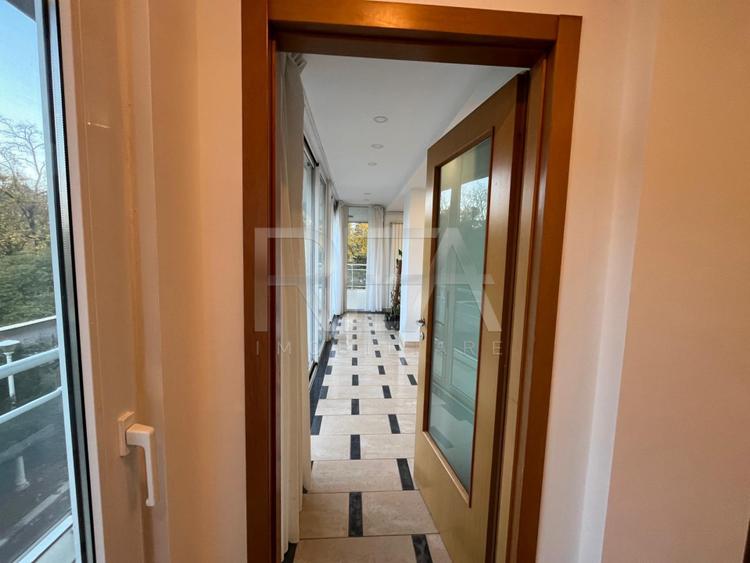 Apartament 4 camere  Resedinta