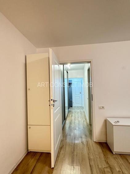 2 camere decomandat, renovat | Etaj 1/4 | Parcare inclusă | Mobilat și utilat