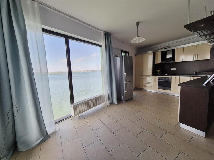 Mamaia - centrul statiunii - 4 camere cu vedere unica pe lac