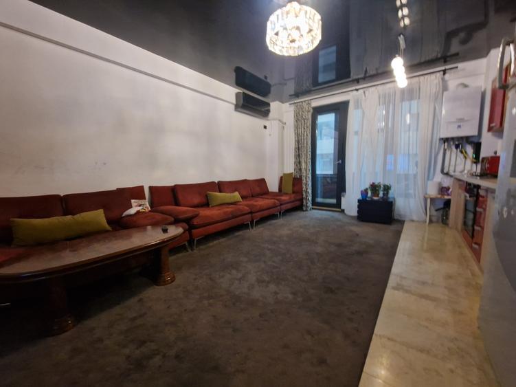 Palazu Mare - 3 camere decomandate, 2 gr sanitare, etaj 2- 160.000euro