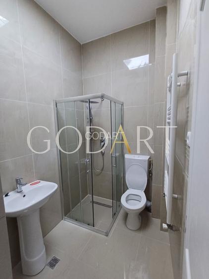 Casă renovată complet în 2023 | Zona centrala | 4 camere - 7