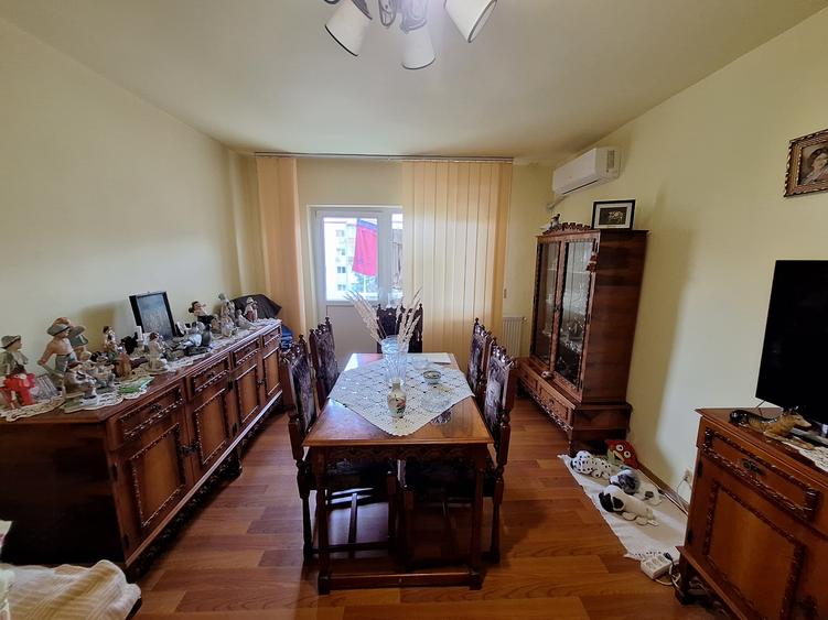Apartament 3 camere | super oferta |decomandat etaj 3 | Aradului