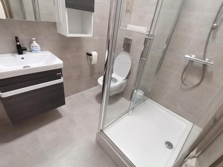 INCHIRIEZ ap. 3 camere de lux,zona Doamna Stanca