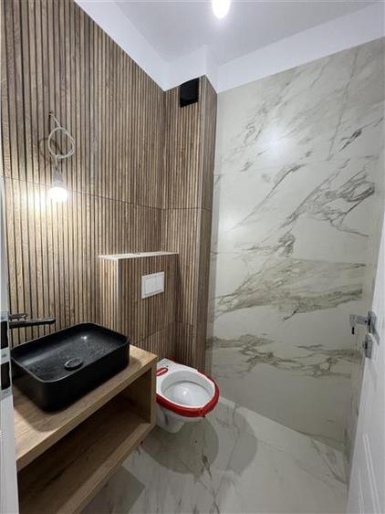 Apartament cu 3 camere 2 bai si 2 balcoane etaj 1 zona Doamna Stanca