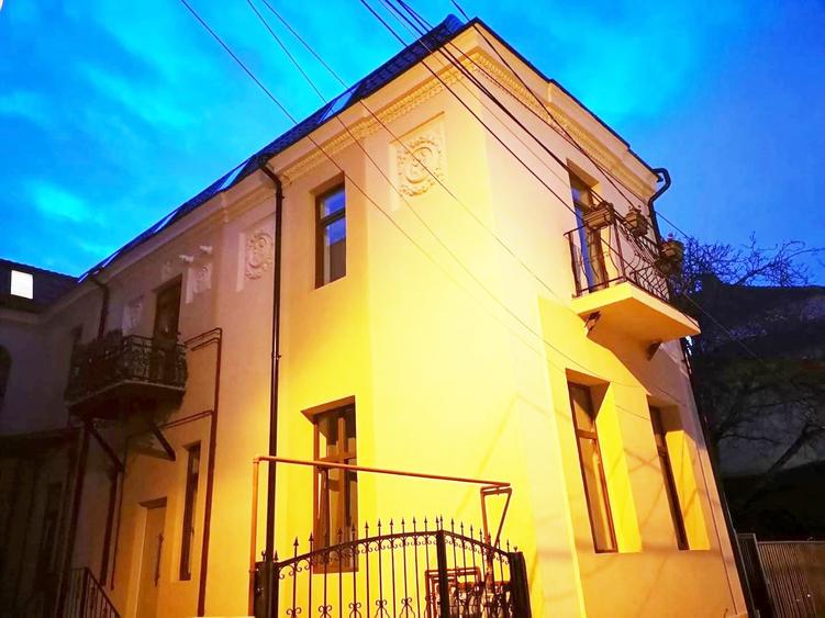 Vanzare apartament cu 4 camere in vila renovata Ultracentral Mitropolie