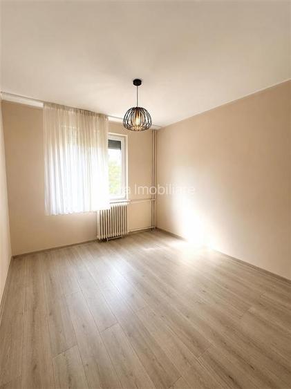 Apartament de vanzare cu 3 camere Rogerius - 2