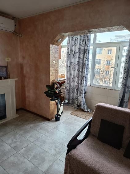 Apartament 2 camere, semidecomandat, transformat in 3 camere