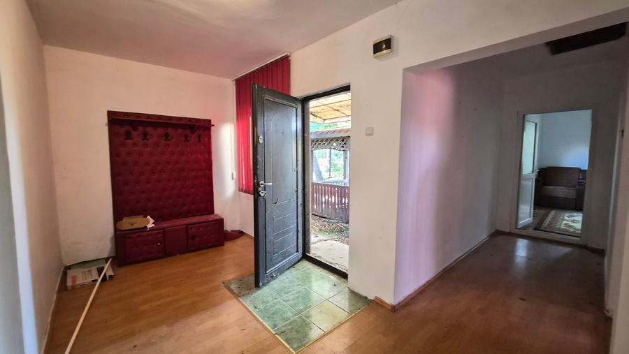 Valu lui Traian - teren 400 mp + casa 3 camere (72 mp ) /necesita renovare