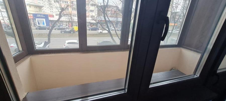 Persoana fizica închiriez apartament