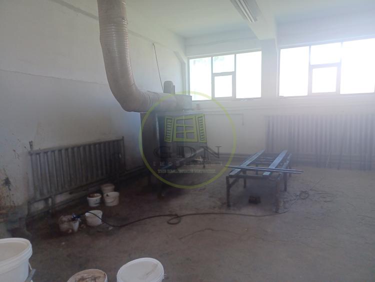 De vanzare fabrica mobilier lemn masiv sculptat + confectii metalice