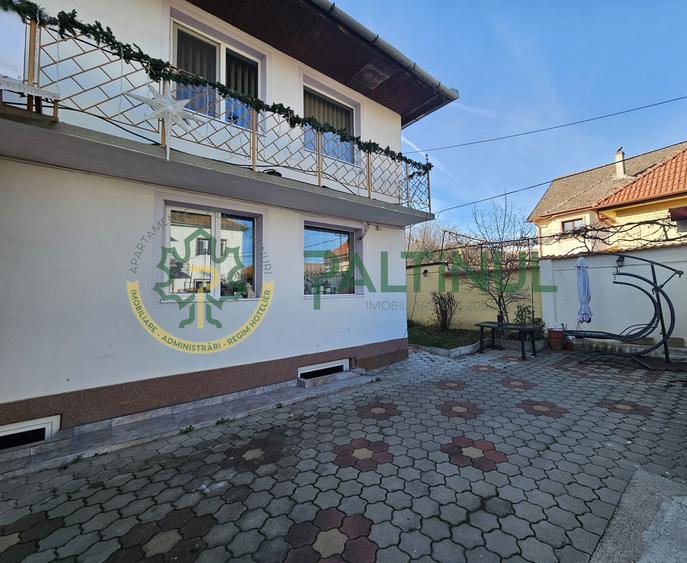 Casă spațioasă, retrasă de la stradă, într-o zonă liniștită din Sibiu