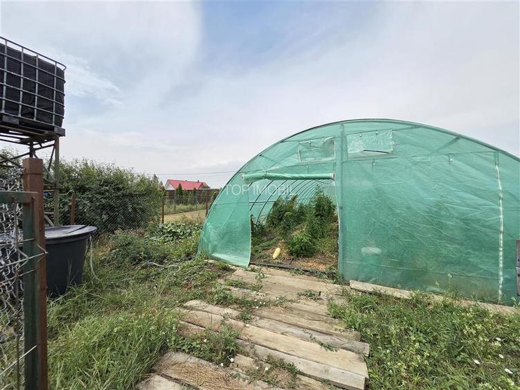 Proprietate Deosebita cu 4600 Mp Teren, 2 Case, Panouri Fotovoltaice si Sera - 26