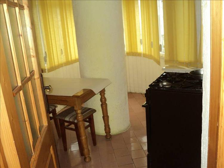 De inchiriat apartament cu doua camere in zona spitalul judetean Vrancea.