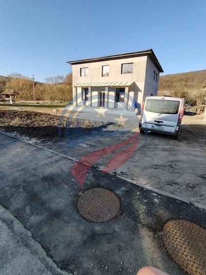 Vilă semifinisată de vânzare str. Remetea 217 mp si 670 mp teren