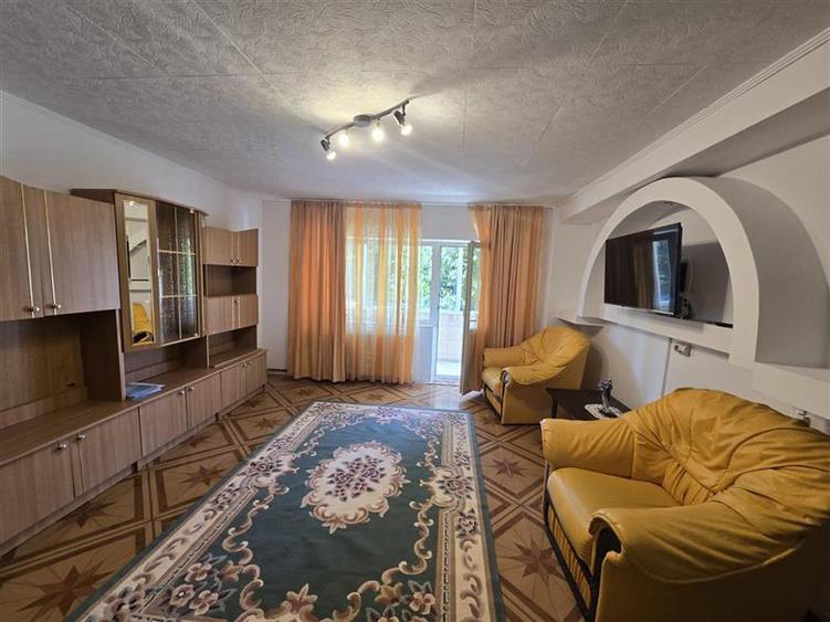 3 camere, decomandate, cadru verde, Noua, etaj 1, 2 bai, 82 mp, Brasov