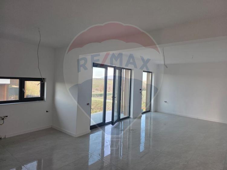 VANZARE Casă / Vilă PREMIUM 4 camere la pret normal